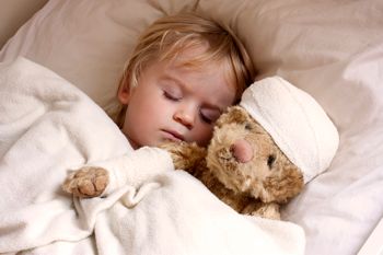 Child in bed with recovering bear: www.istock.com 000011289393